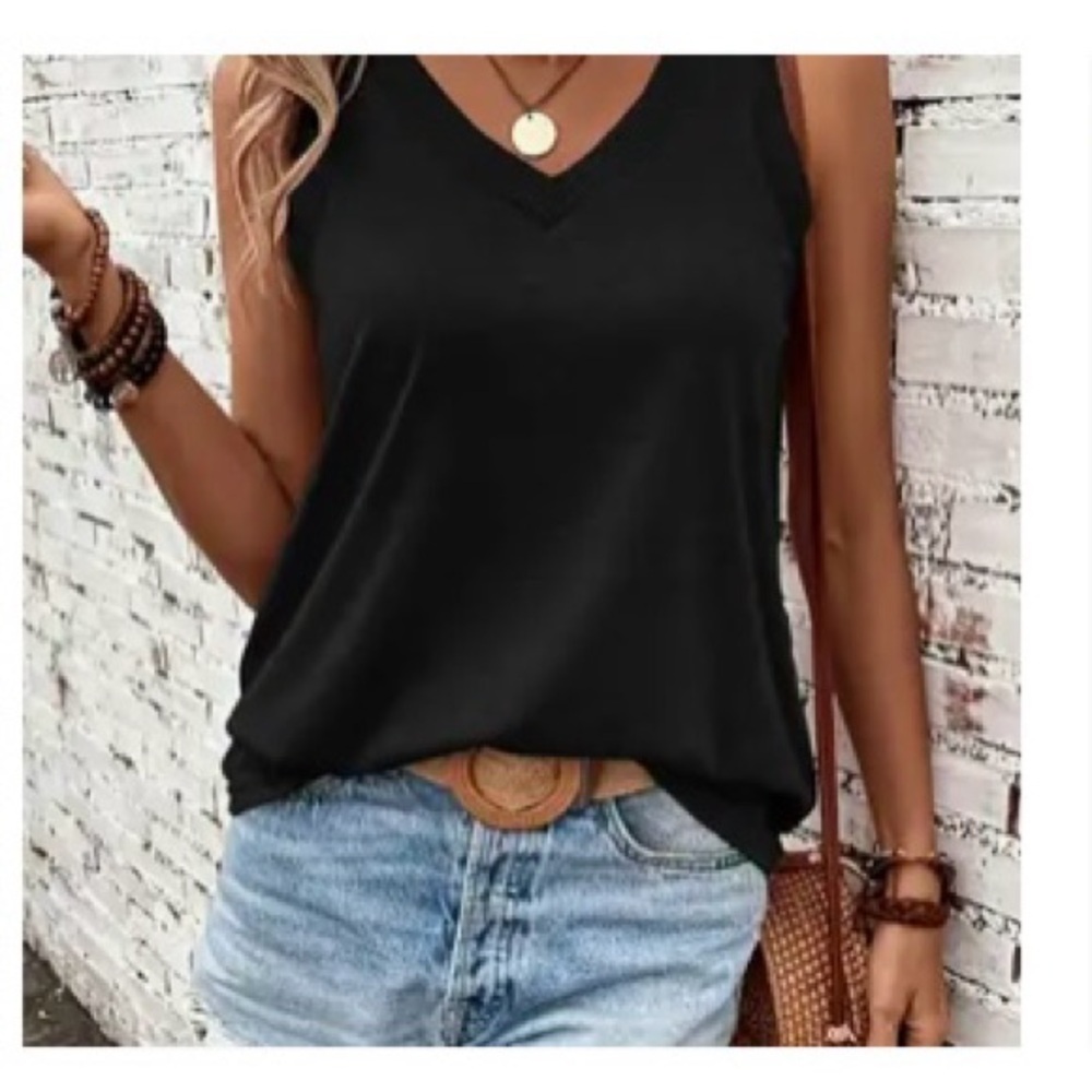 Women’s black V-neck tank top size XL